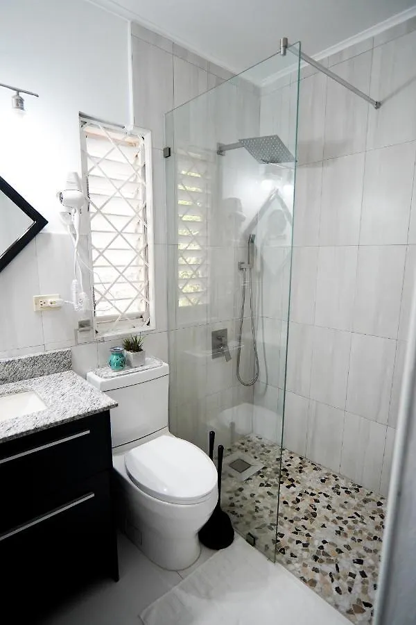 Lola'S Tropical Oasis Apartamento Montego Bay